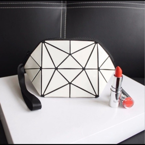 Handbags - White Geometric Makeup 💄 Pouch